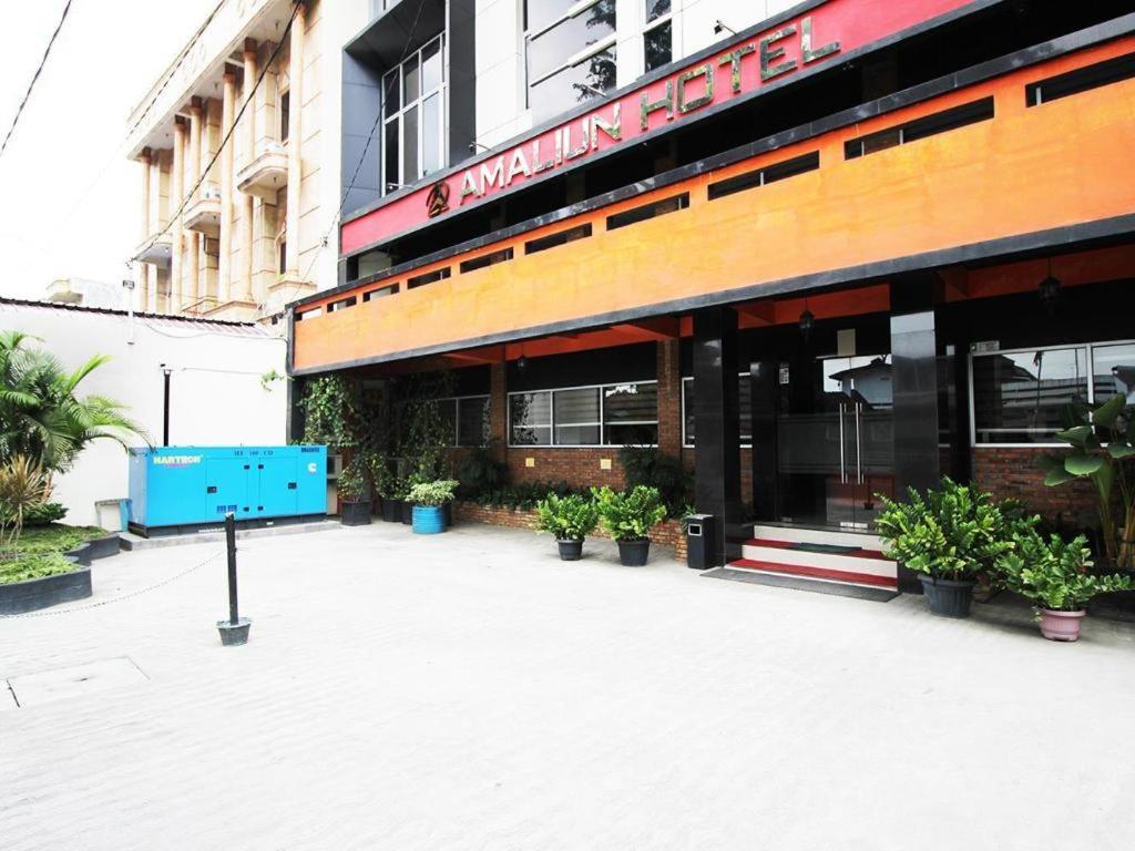 Amaliun Hotel Медан Экстерьер фото