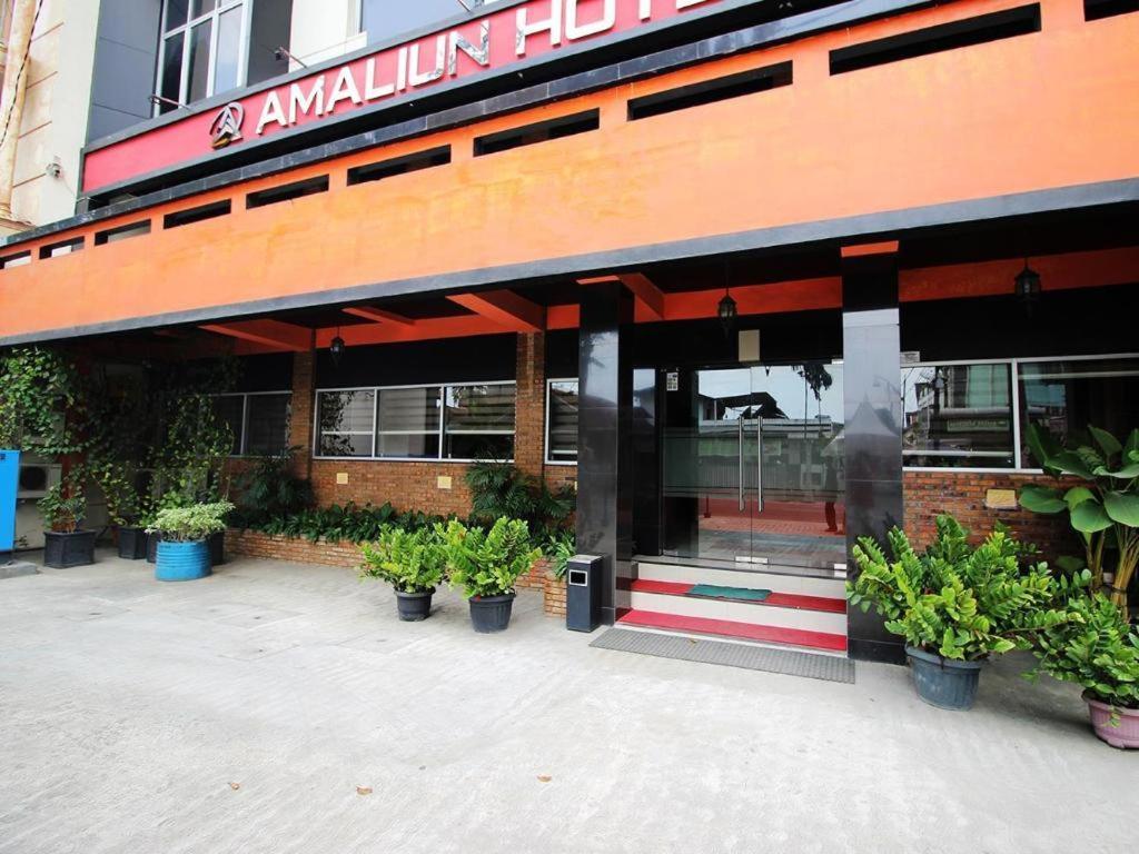 Amaliun Hotel Медан Экстерьер фото