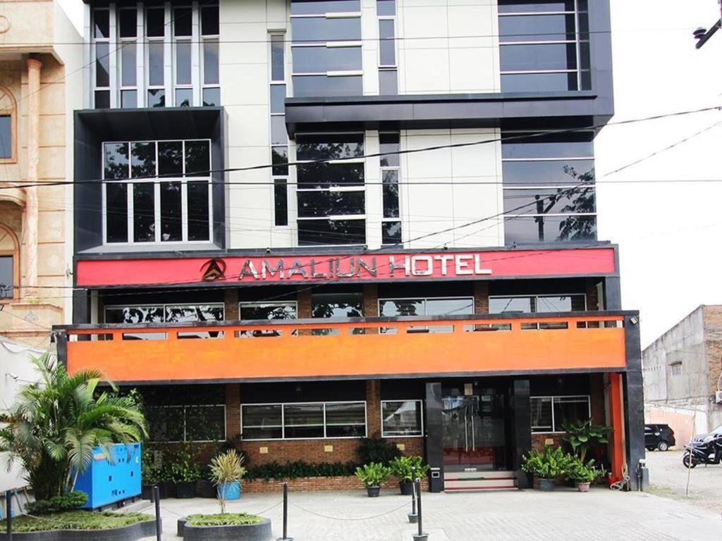 Amaliun Hotel Медан Экстерьер фото