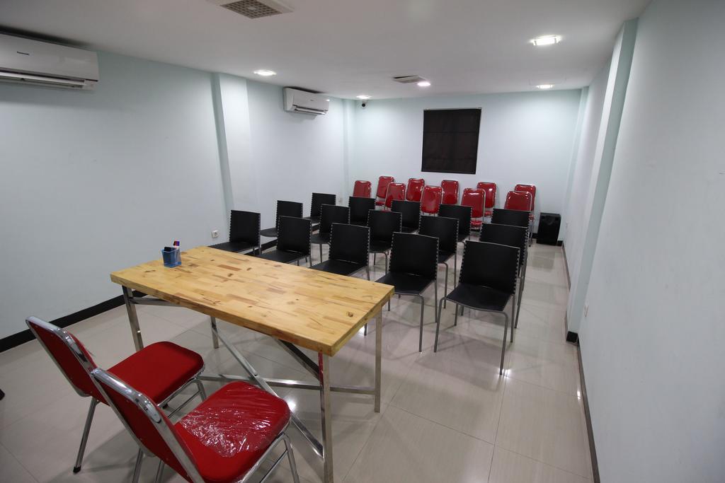 Amaliun Hotel Медан Экстерьер фото